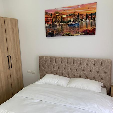 Hotel Restaurant Deso Shijak Kültér fotó