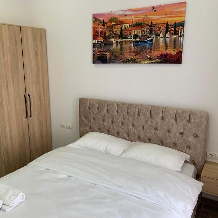 Hotel Restaurant Deso Shijak Kültér fotó