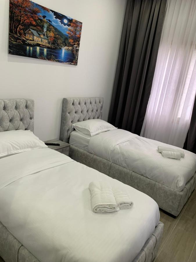 Hotel Restaurant Deso Shijak Kültér fotó