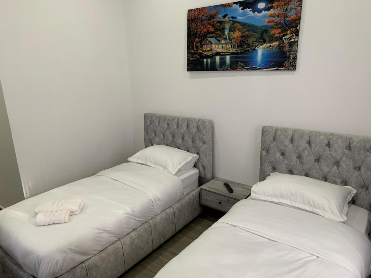 Hotel Restaurant Deso Shijak Kültér fotó