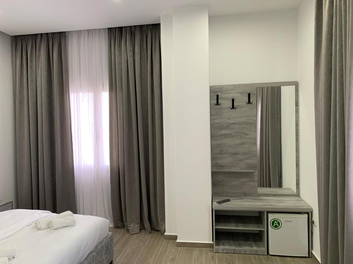 Hotel Restaurant Deso Shijak Kültér fotó