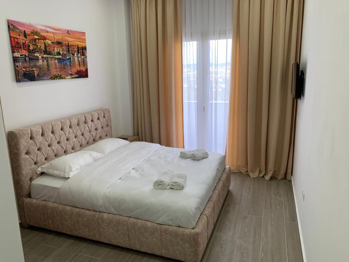 Hotel Restaurant Deso Shijak Kültér fotó