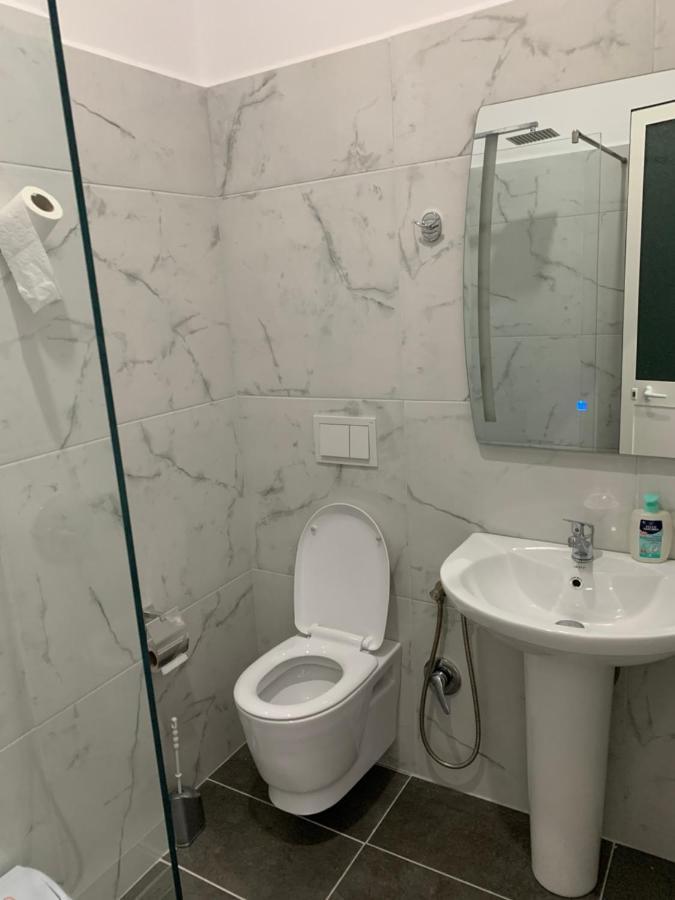 Hotel Restaurant Deso Shijak Kültér fotó