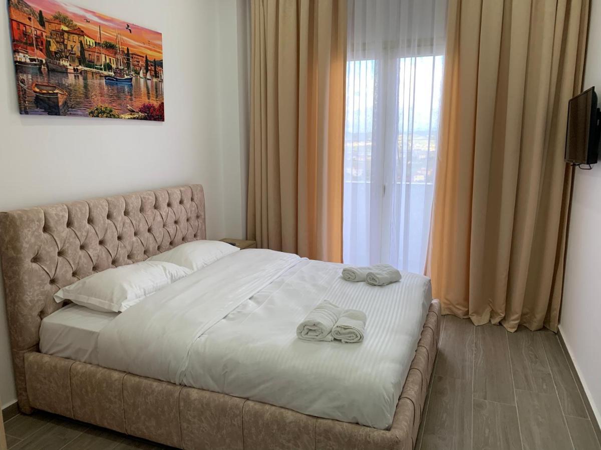 Hotel Restaurant Deso Shijak Kültér fotó