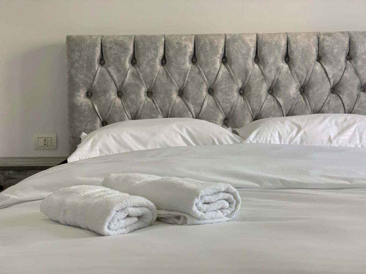Hotel Restaurant Deso Shijak Kültér fotó