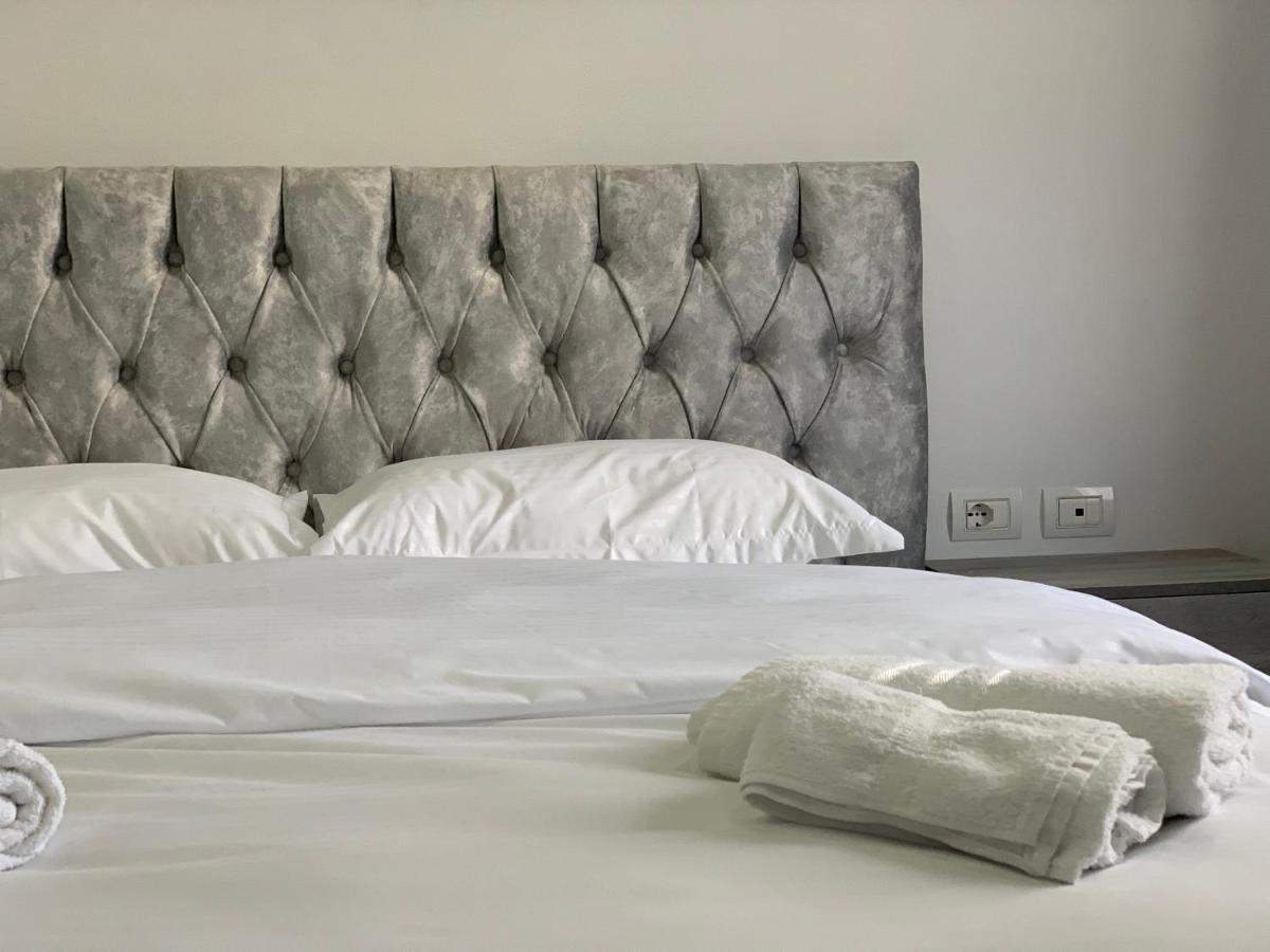 Hotel Restaurant Deso Shijak Kültér fotó
