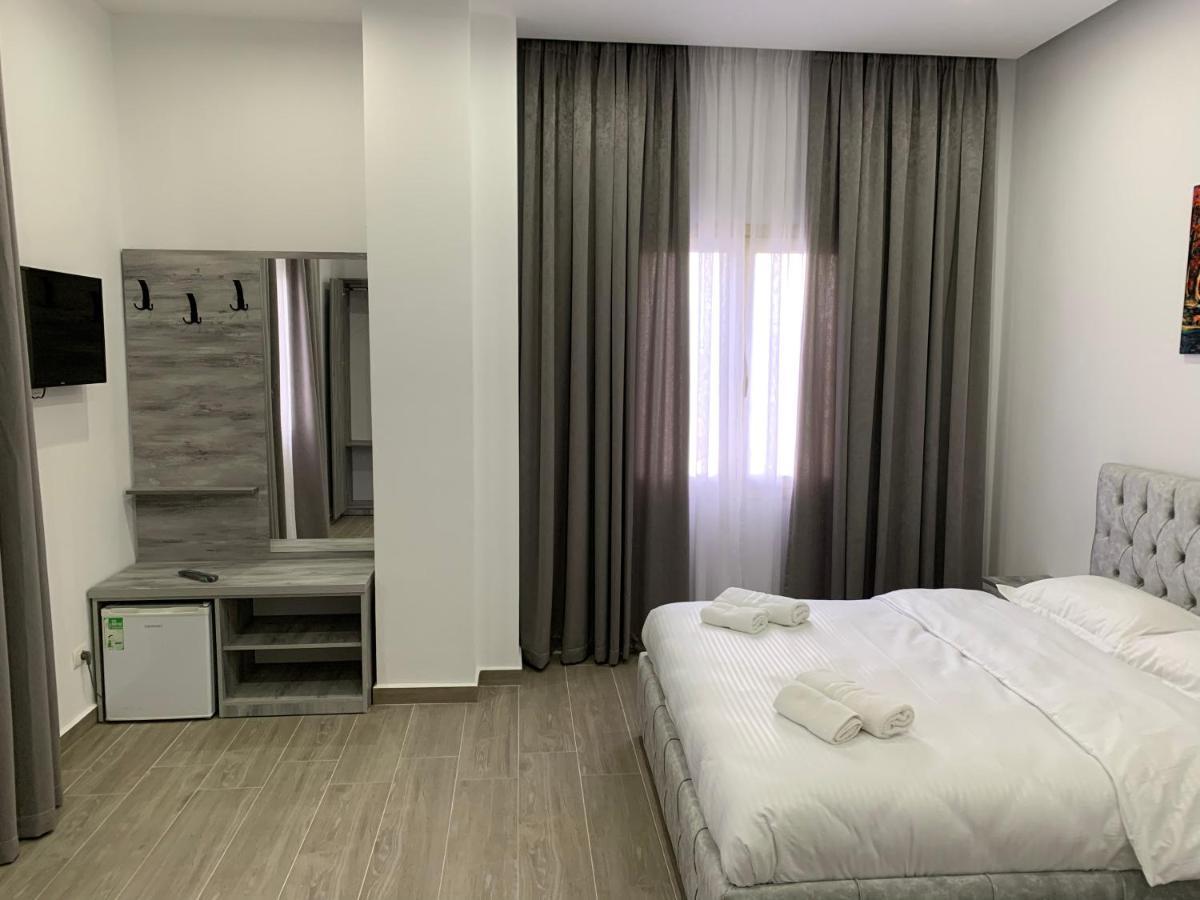 Hotel Restaurant Deso Shijak Kültér fotó
